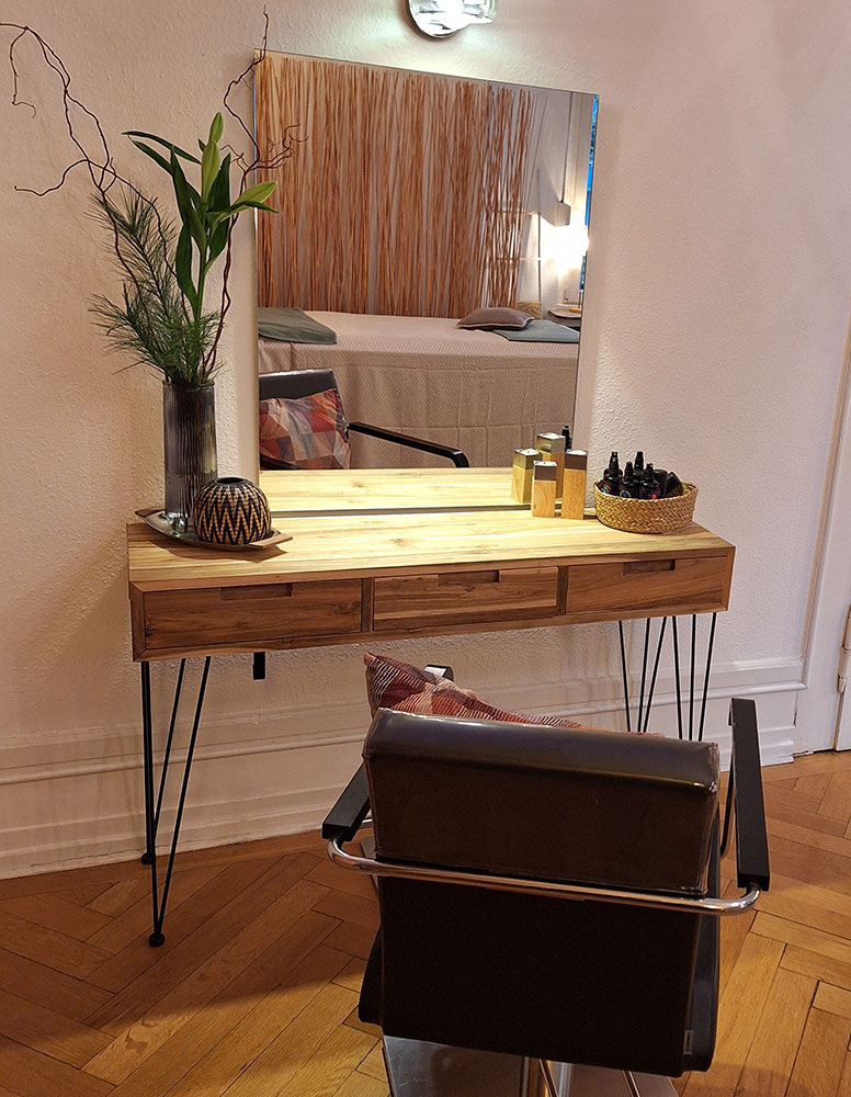 Salon-Einblicke des Natur-Friseure Salons: Arbeitsbereich mit natürlicher Ausstattung, persönliche 1:1-Betreuung bei Agnieszka Keller in Krefeld
